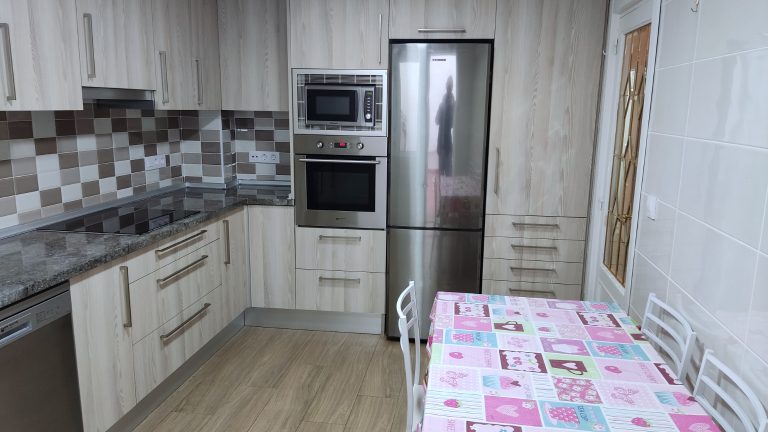 MB0037 01 Excelente piso para entrar a vivir en Oliva