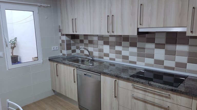 MB0037 02 Excelente piso para entrar a vivir en Oliva